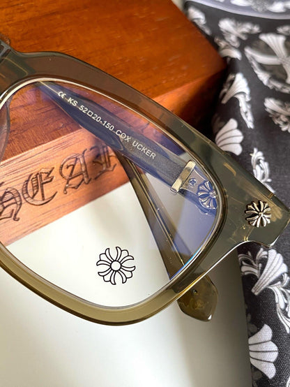 Brille mit verchromten Herzen
