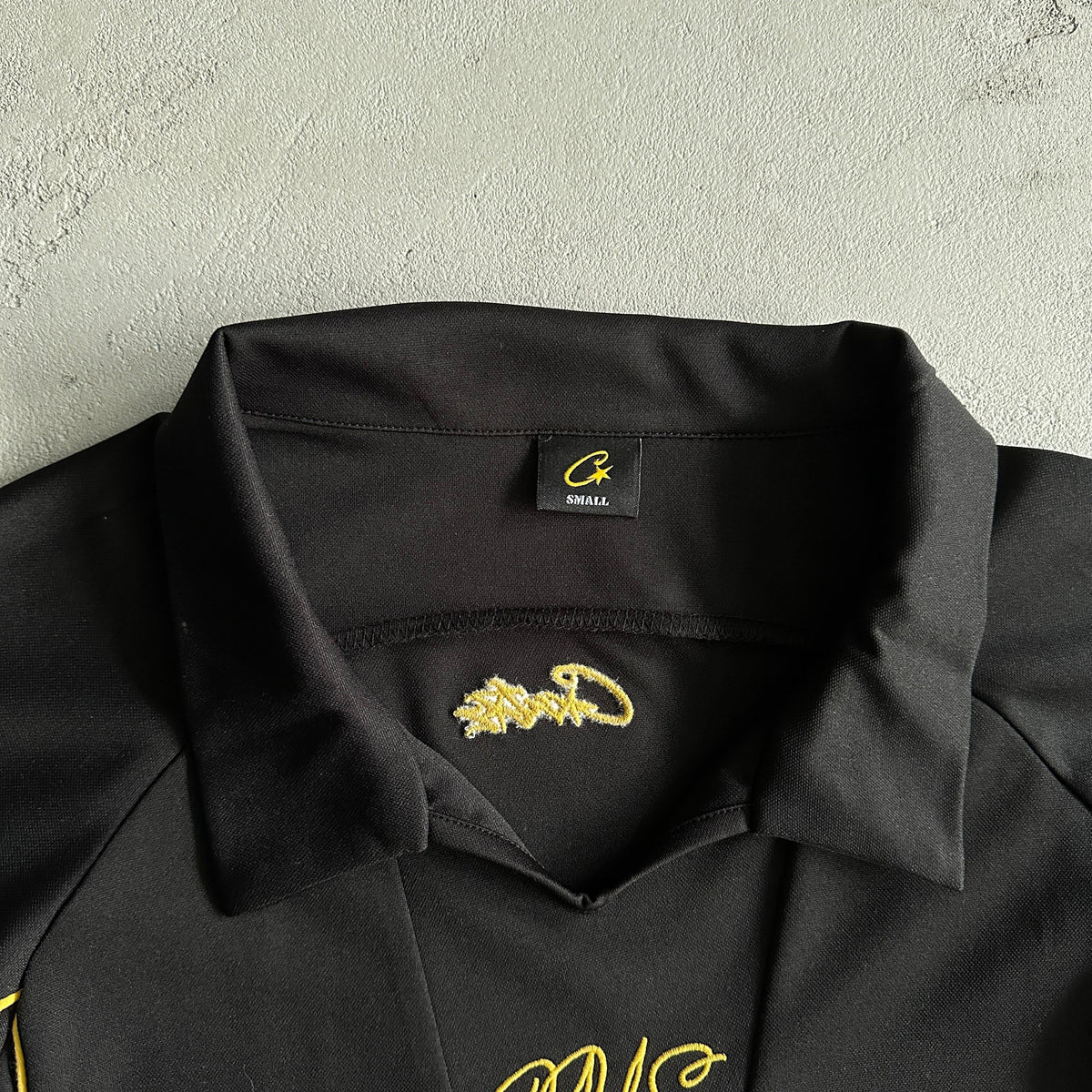 Corteiz Talismo Fußballtrikot – Schwarz 