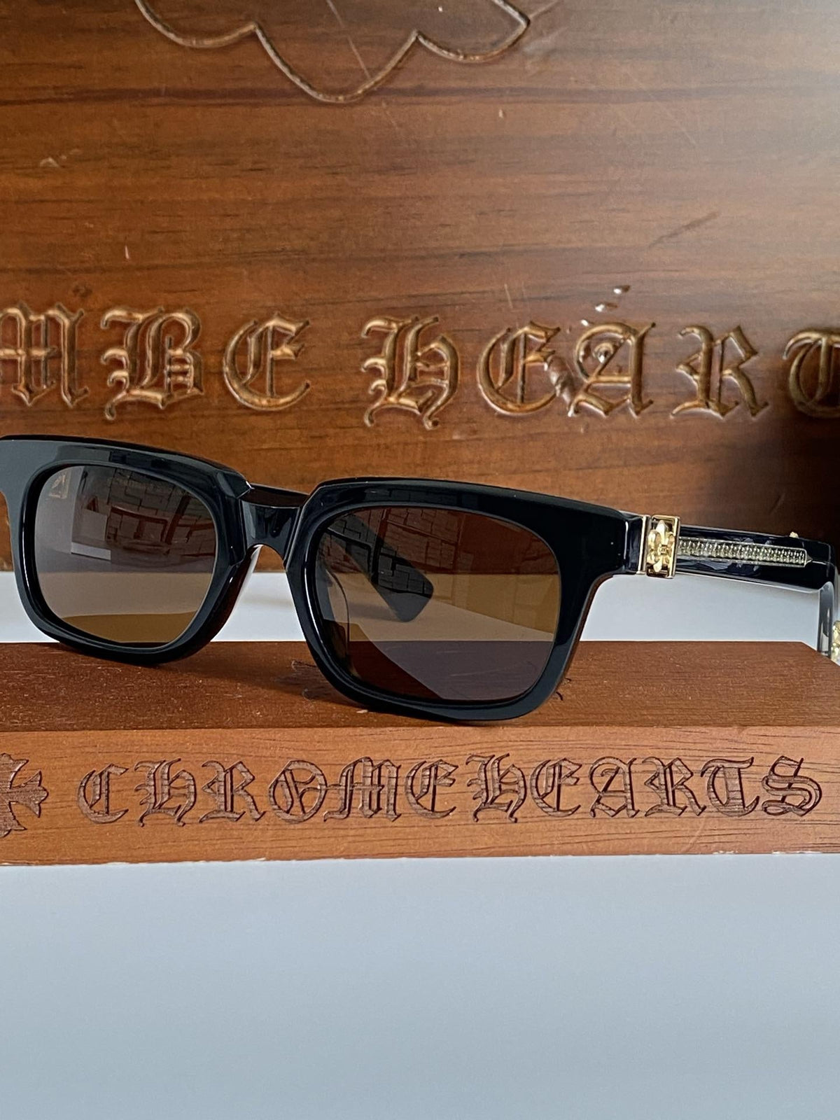 Brille mit verchromten Herzen