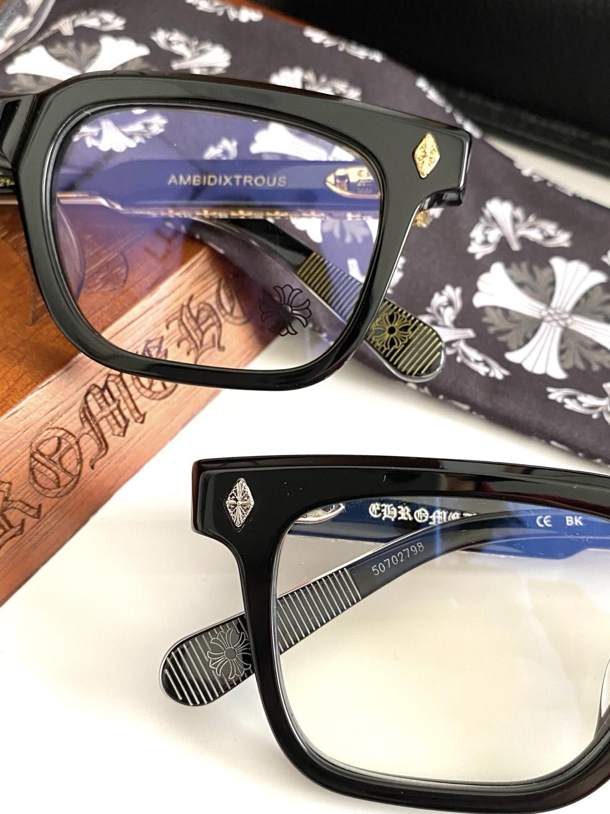 Brille mit verchromten Herzen