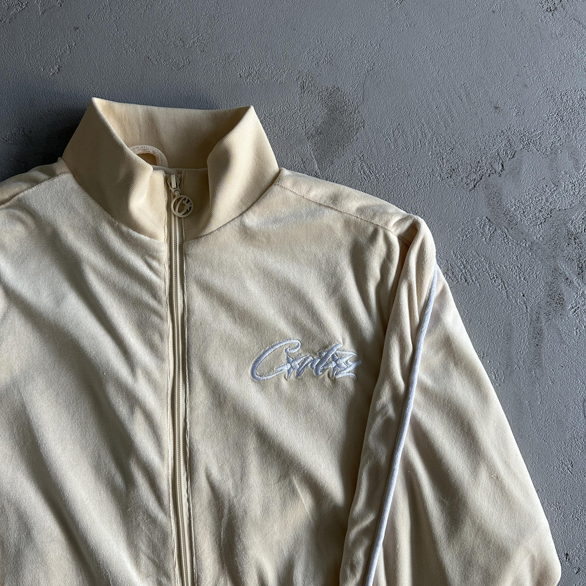 Corteiz Samtjacke Creme