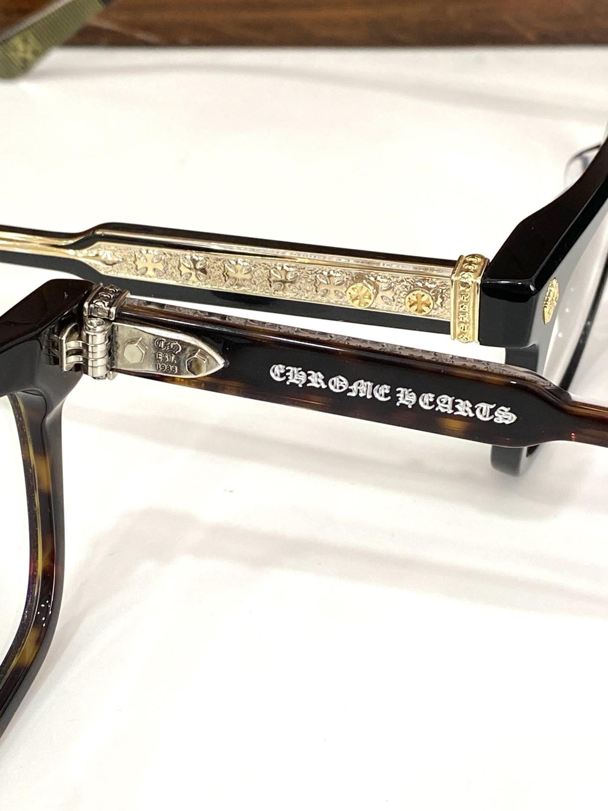 Brille mit verchromten Herzen