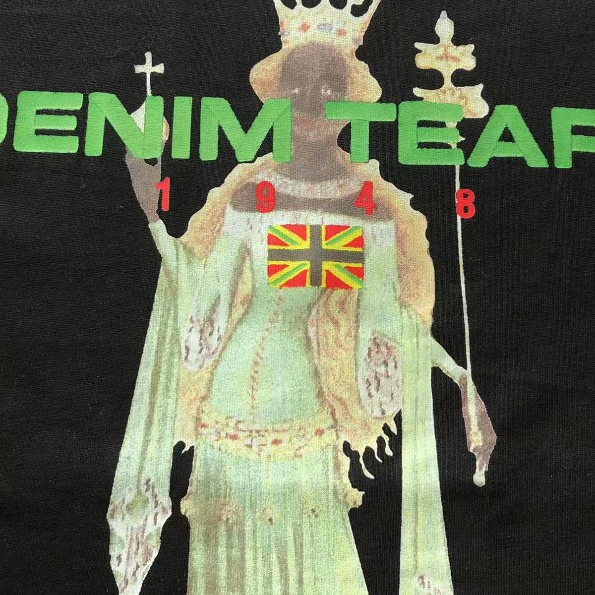 Maglietta con lacrime di denim 