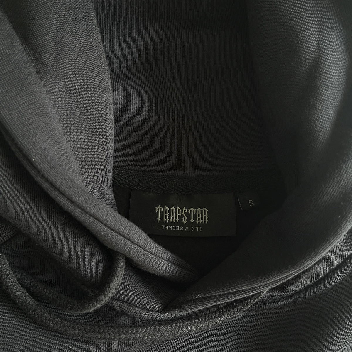 Tuta Trapstar in ciniglia decorata Black Out 
