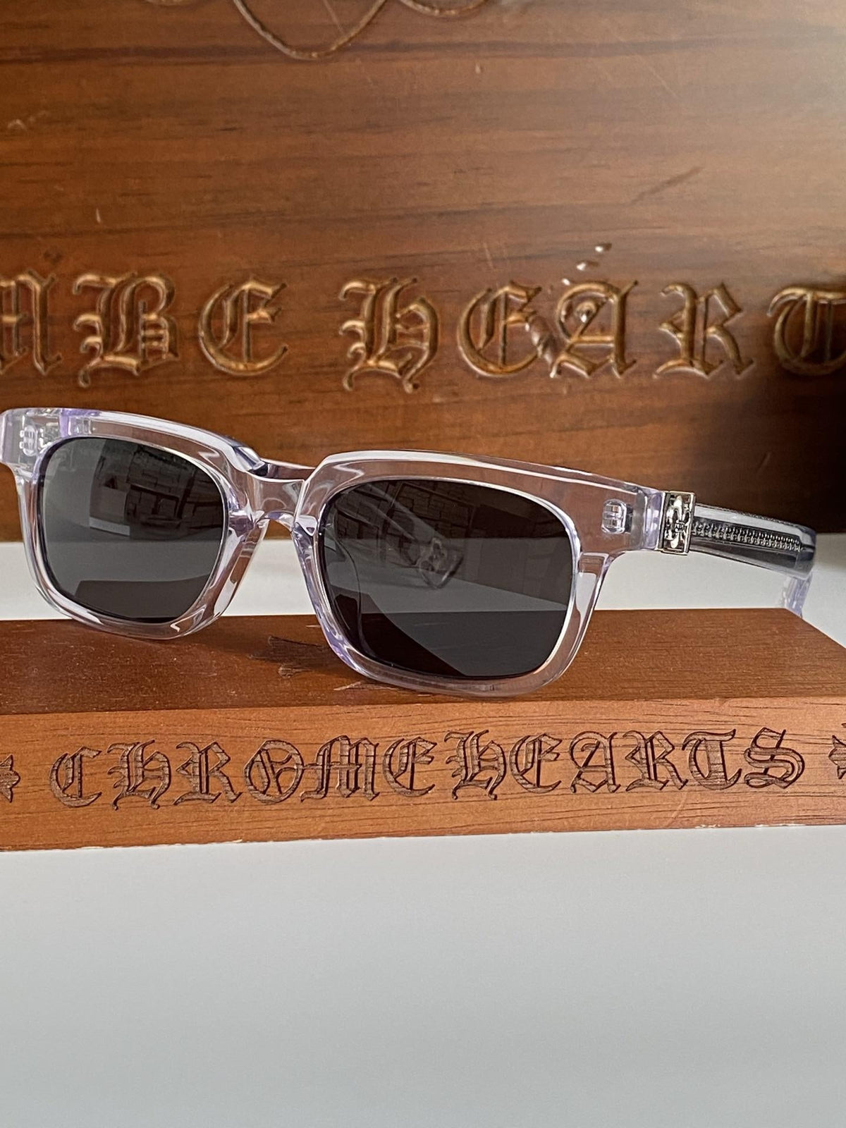 Brille mit verchromten Herzen