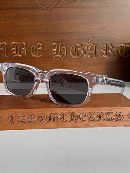 Brille mit verchromten Herzen