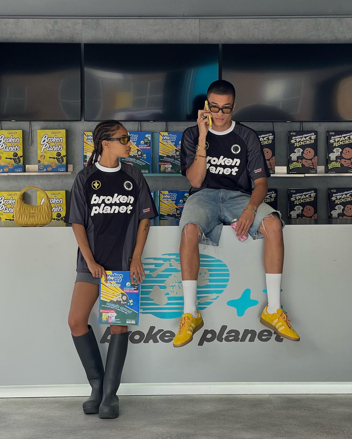 Broken Planet Fußball T-Shirt 