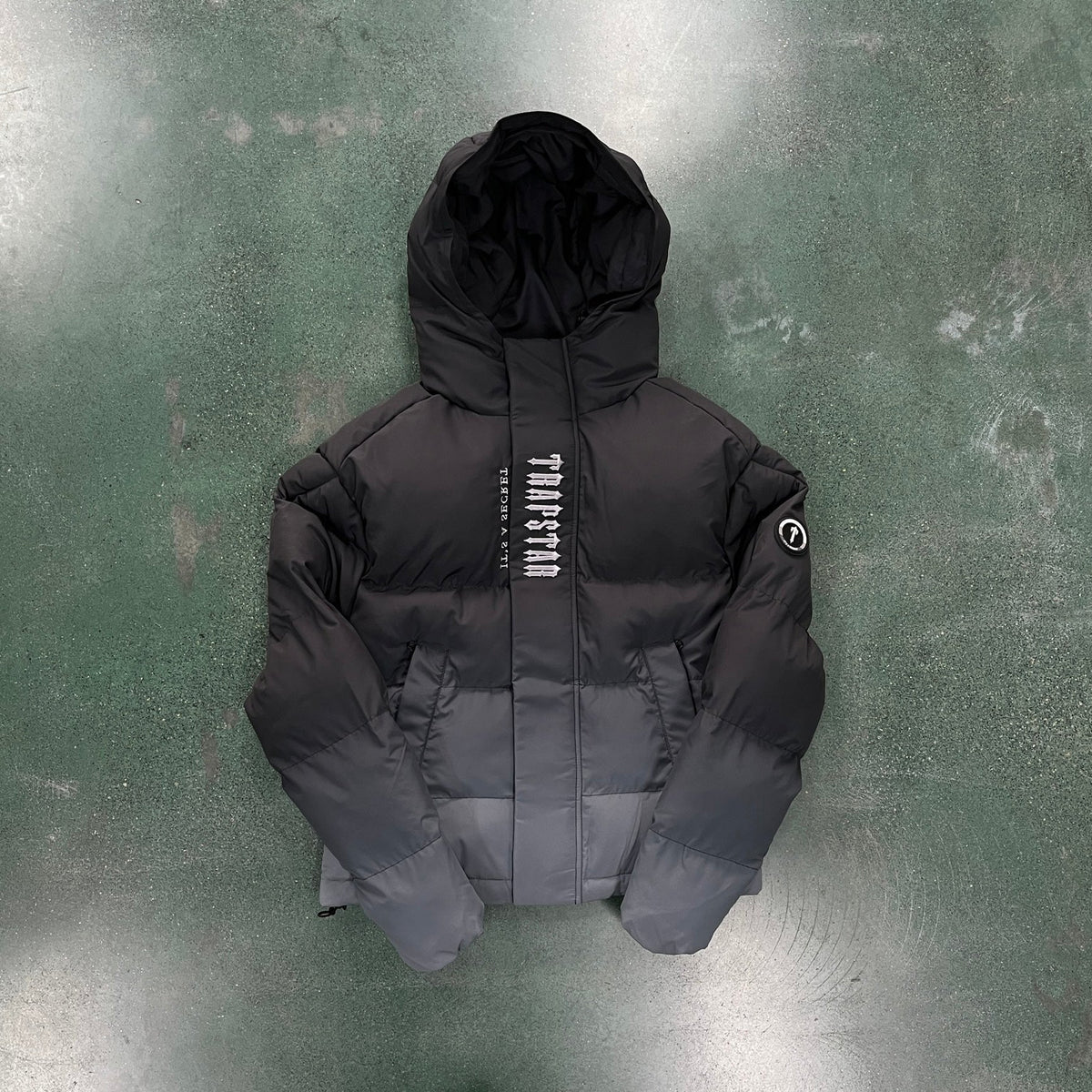 Trapstar Pufferjacke Decoded mit Kapuze Schwarz-Farbverlauf 