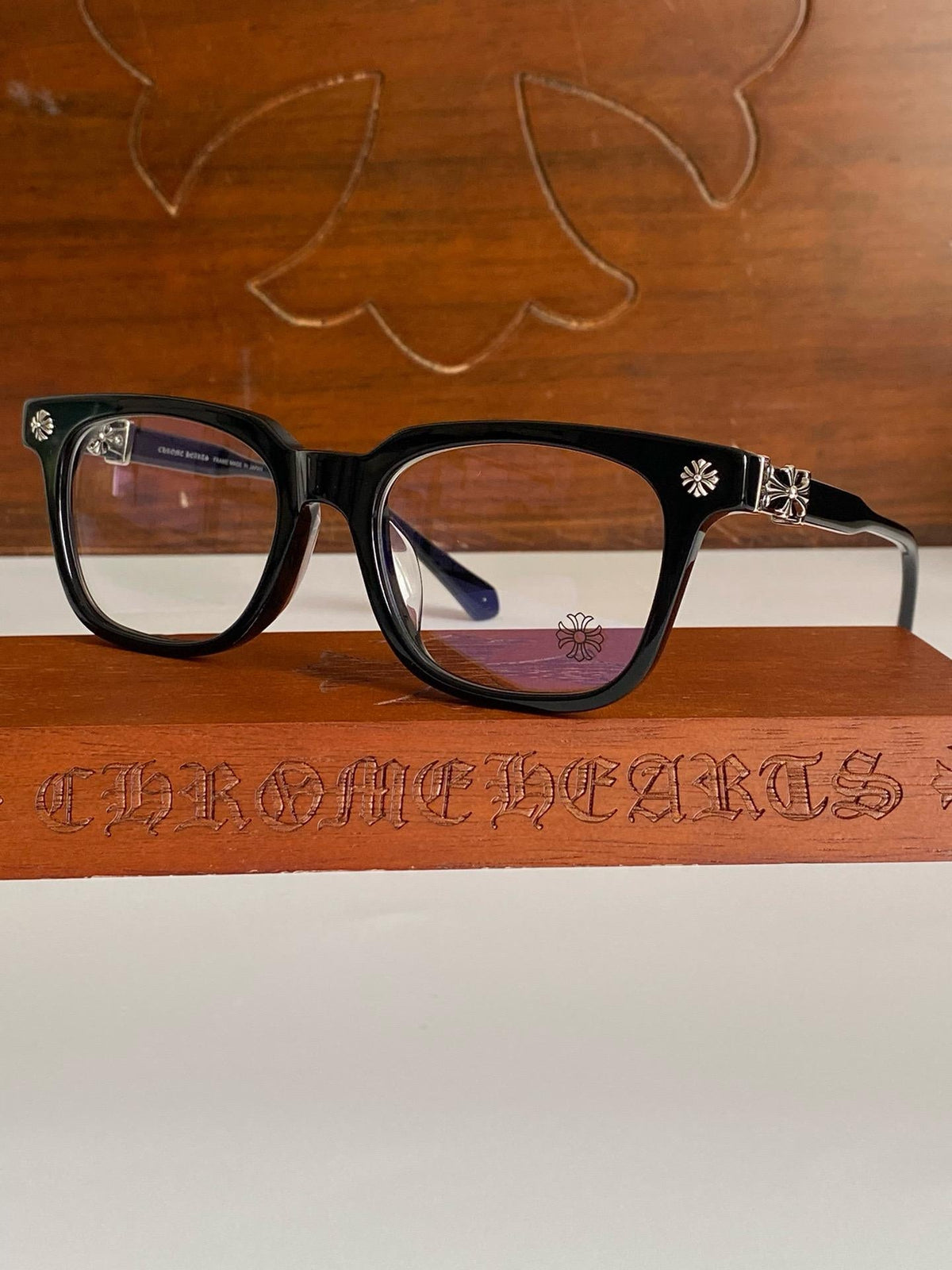 Brille mit verchromten Herzen