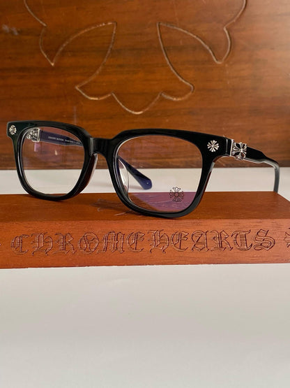 Brille mit verchromten Herzen