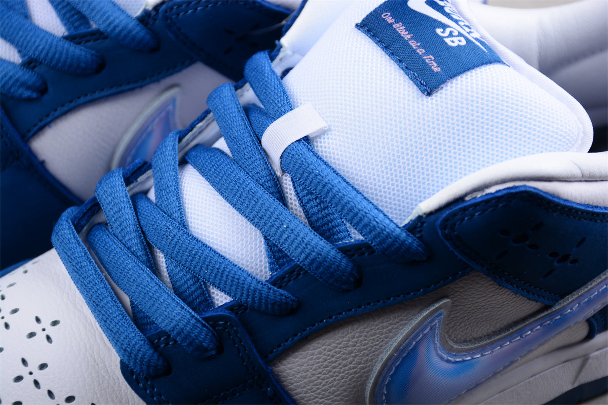 Born x Raised x Nike SB Dunk Low Weiß Blau 