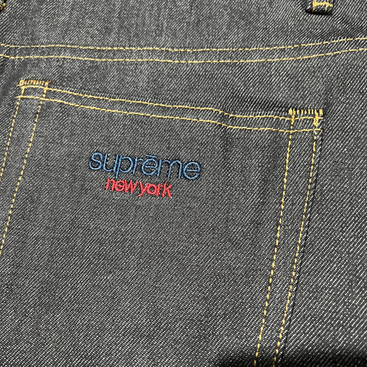 Jeans larghi Supreme in filo di rame nero