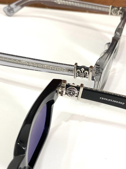 Brille mit verchromten Herzen