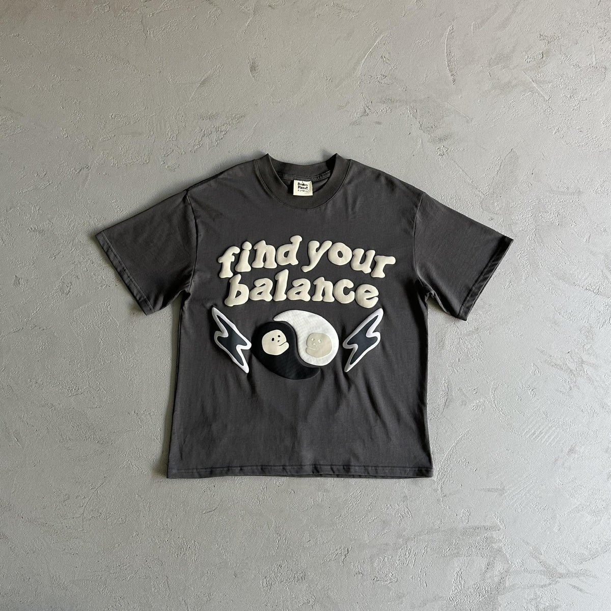 Broken Planet Finden Sie Ihr Gleichgewicht Tshirt 