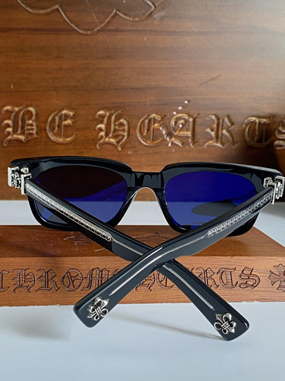 Brille mit verchromten Herzen