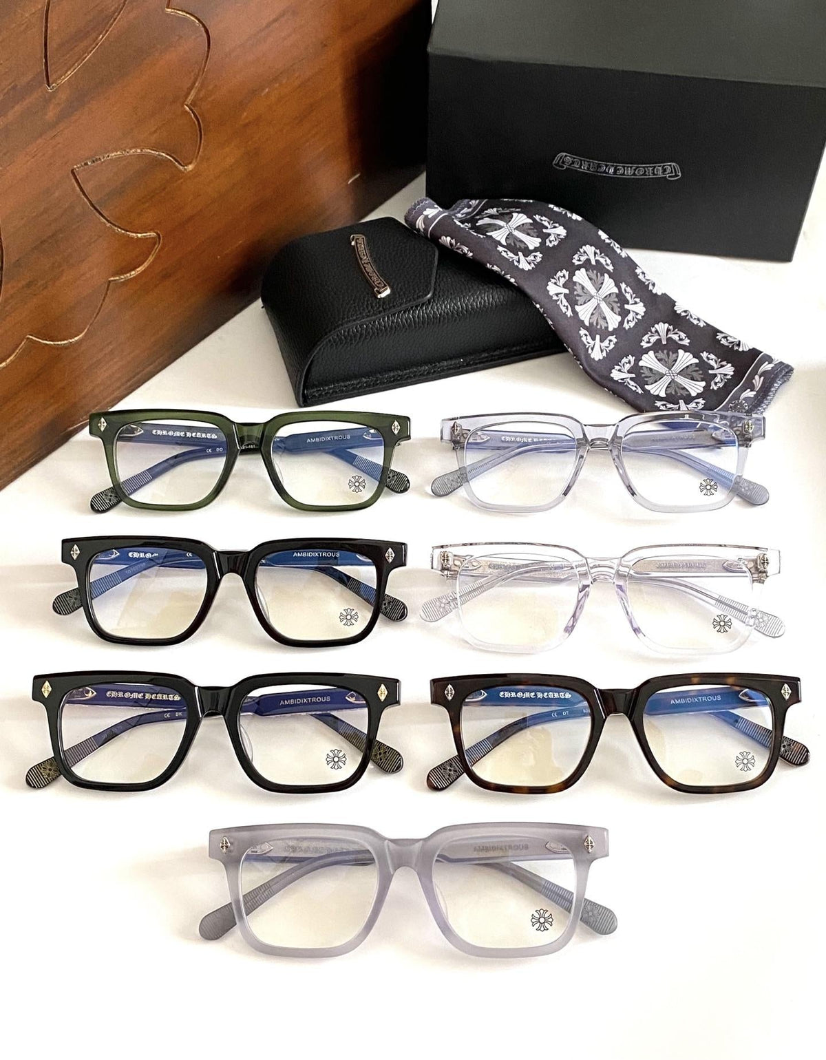 Brille mit verchromten Herzen