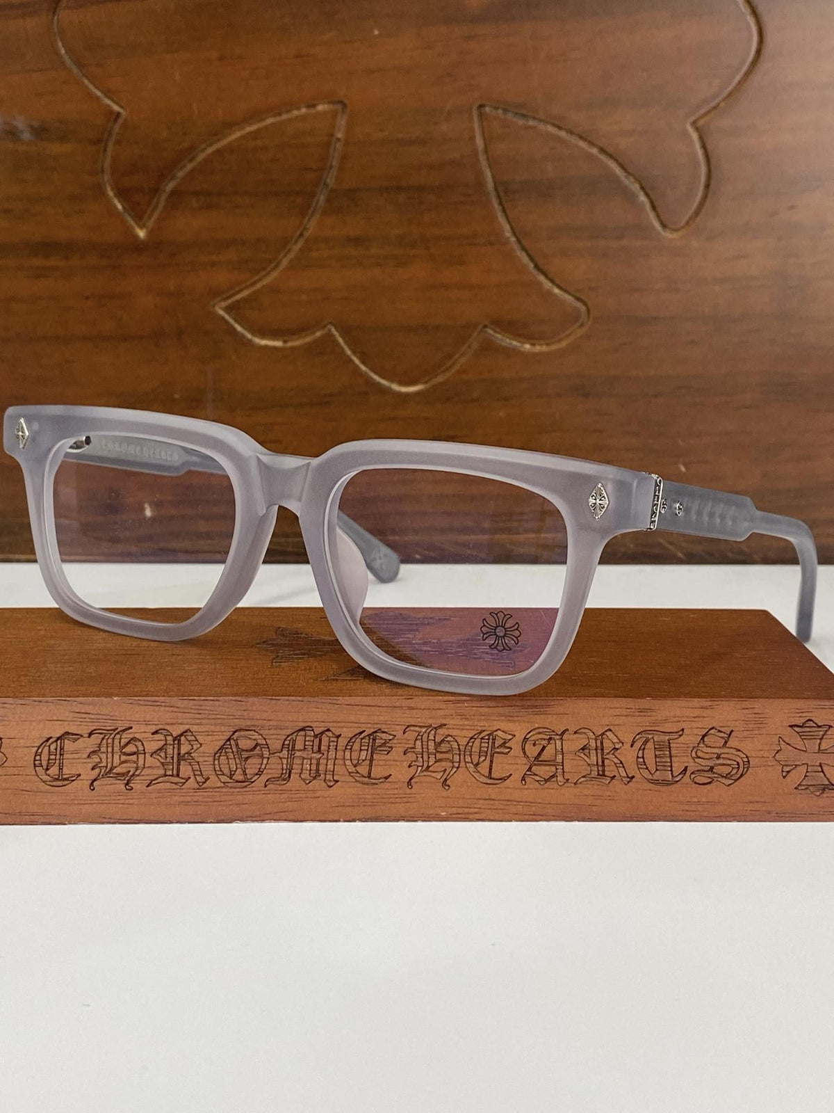 Brille mit verchromten Herzen