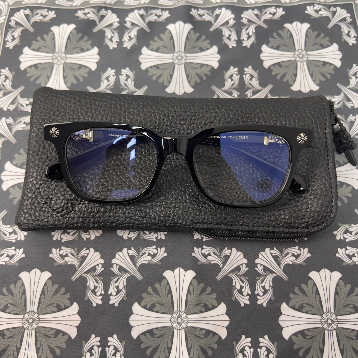 Brille mit verchromten Herzen
