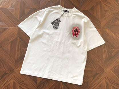 Maglietta con cuori cromati