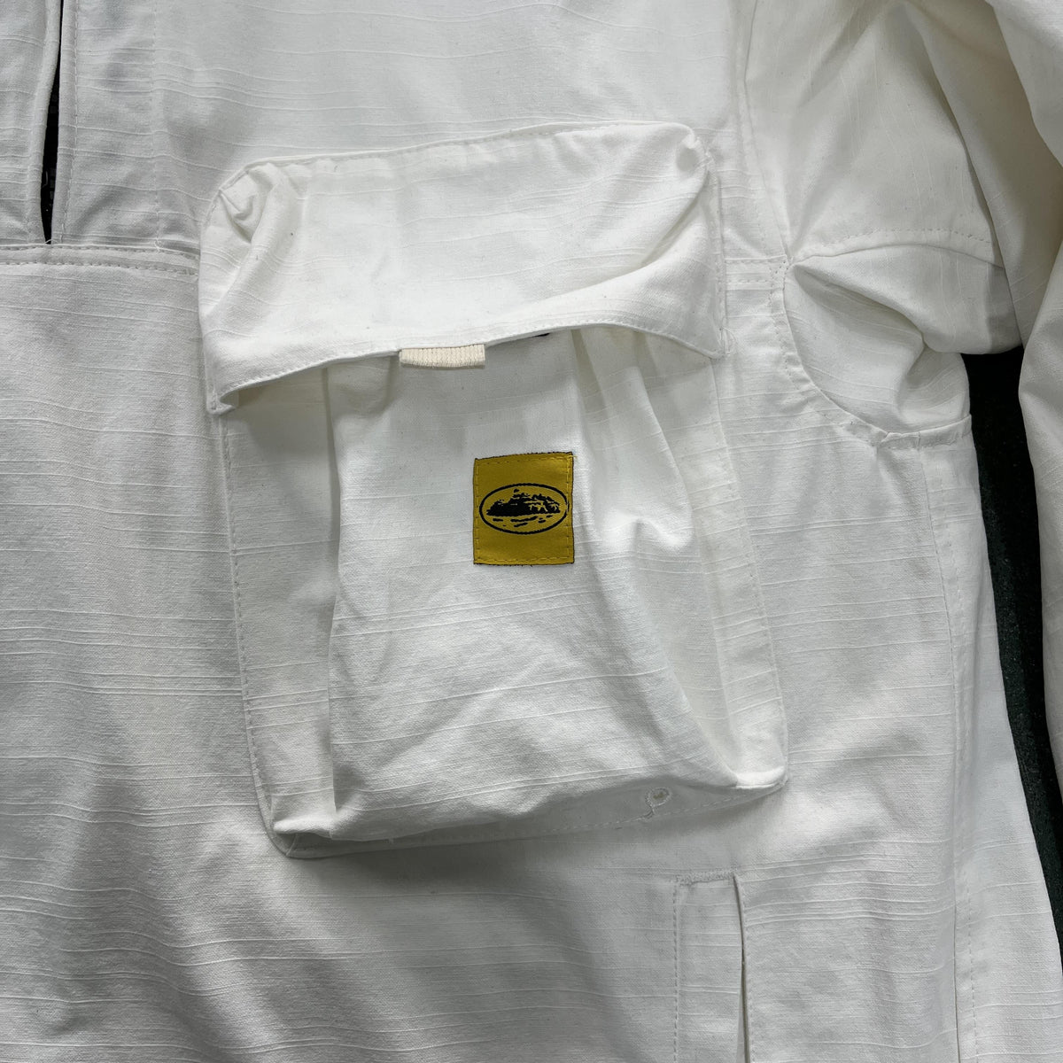 Corteiz Jacke mit schrägen Taschen