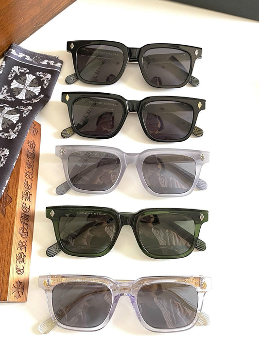Brille mit verchromten Herzen