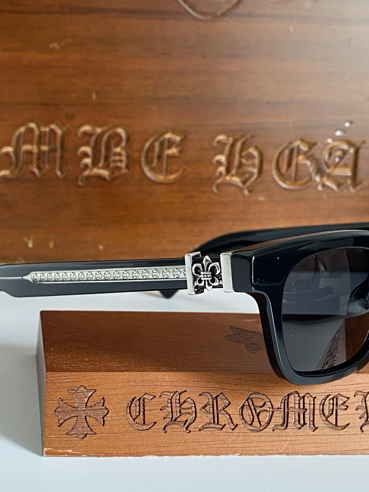 Brille mit verchromten Herzen