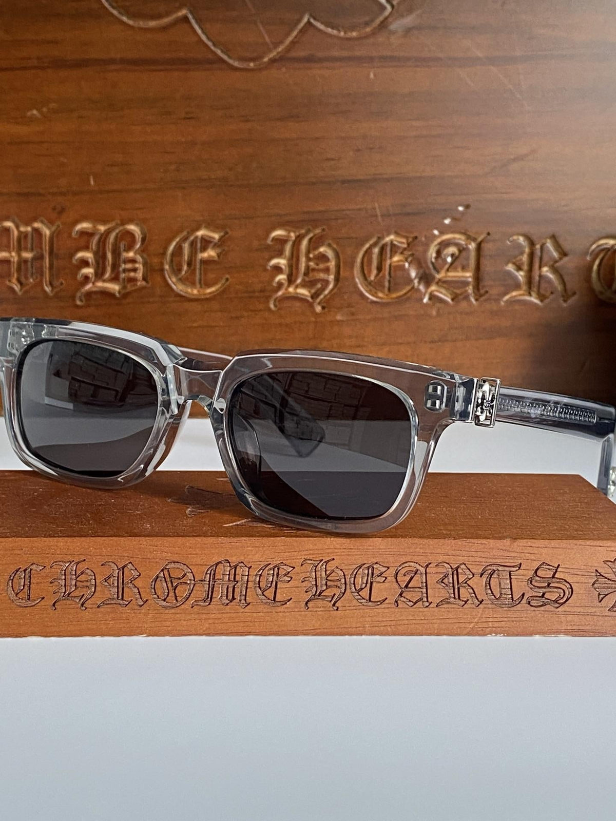 Brille mit verchromten Herzen