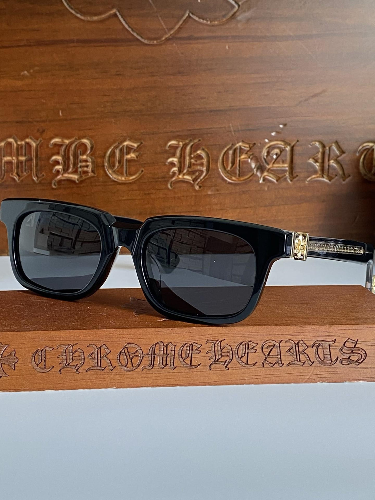 Brille mit verchromten Herzen