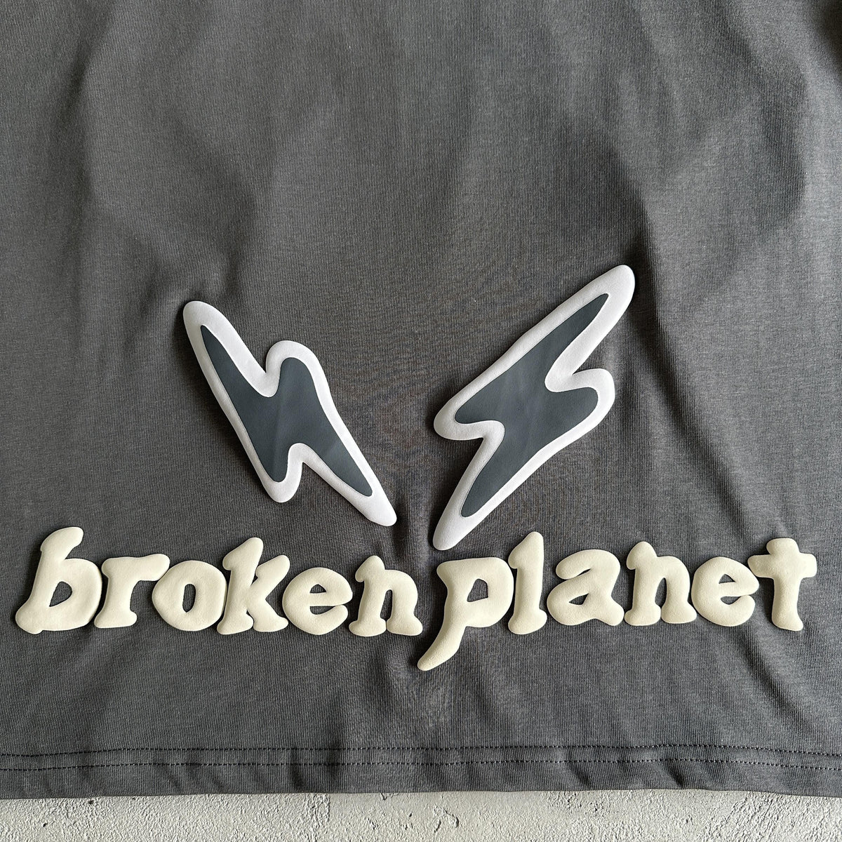 Broken Planet Finden Sie Ihr Gleichgewicht Tshirt 