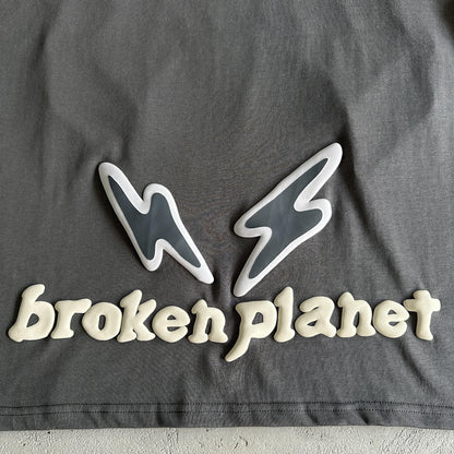 Broken Planet Finden Sie Ihr Gleichgewicht Tshirt 