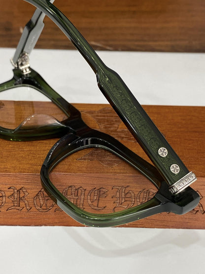 Brille mit verchromten Herzen