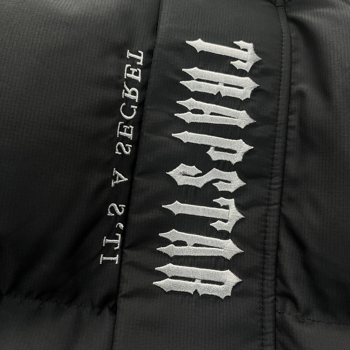 Trapstar Pufferjacke Decoded mit Kapuze Schwarz-Farbverlauf 