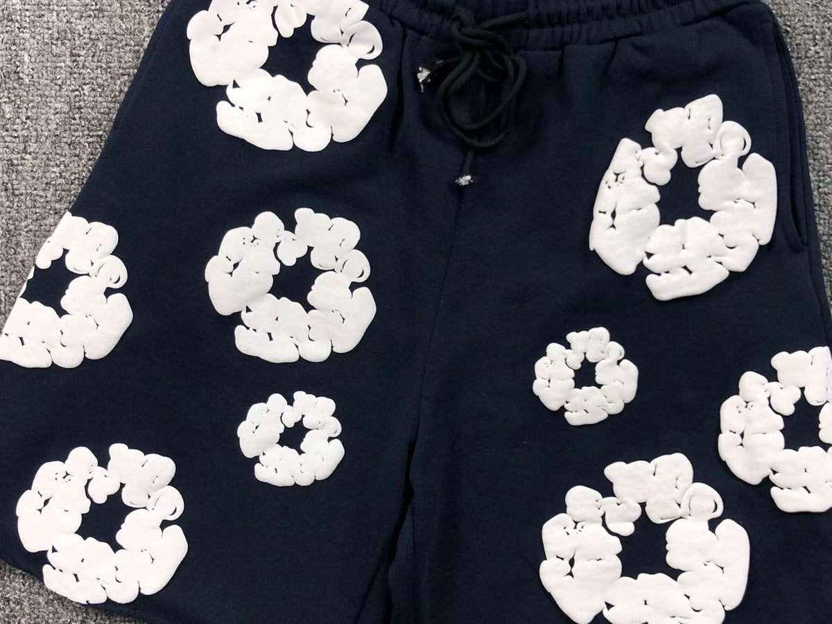 Completo corto con strappi in denim
