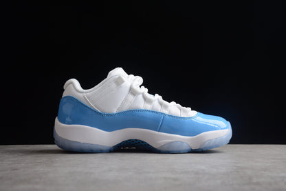 Air Jordan 11 Low "Bianche e Blu Università" 
