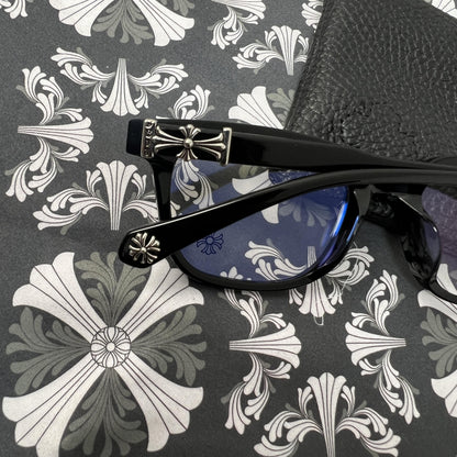 Brille mit verchromten Herzen