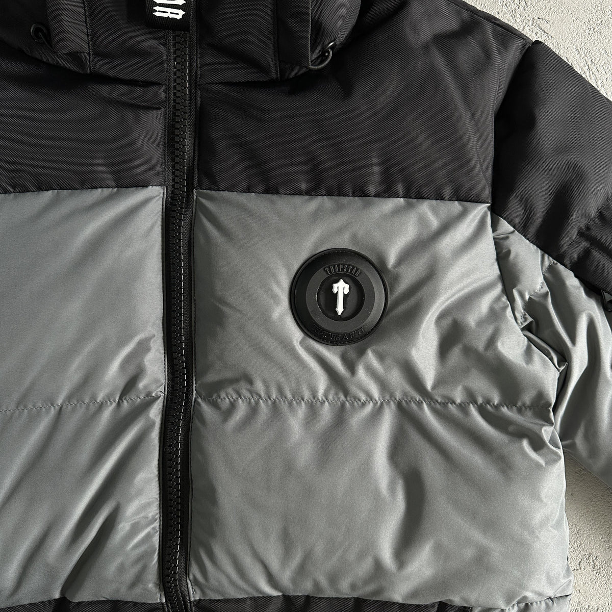 Trapstar Decoded Arch Pufferjacke Schwarz Grau 