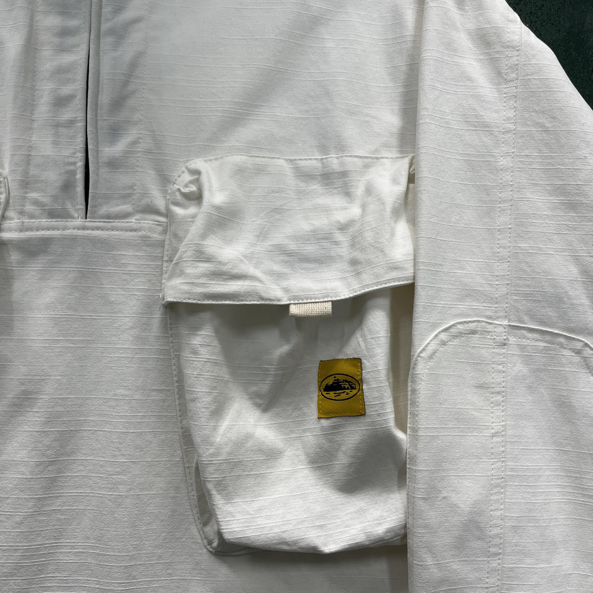 Corteiz Jacke mit schrägen Taschen