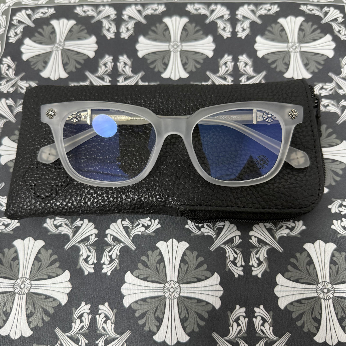 Brille mit verchromten Herzen