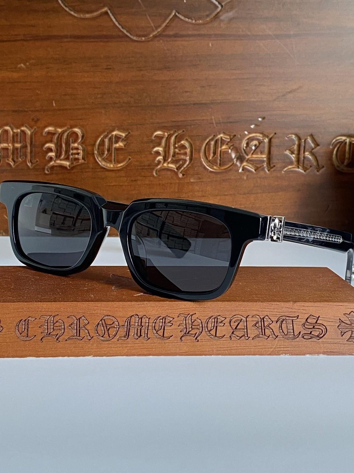Brille mit verchromten Herzen