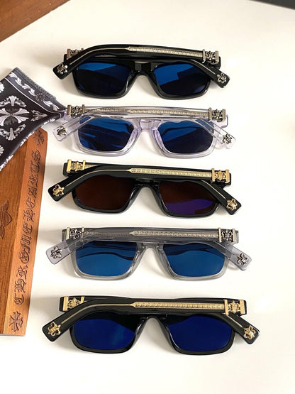 Brille mit verchromten Herzen