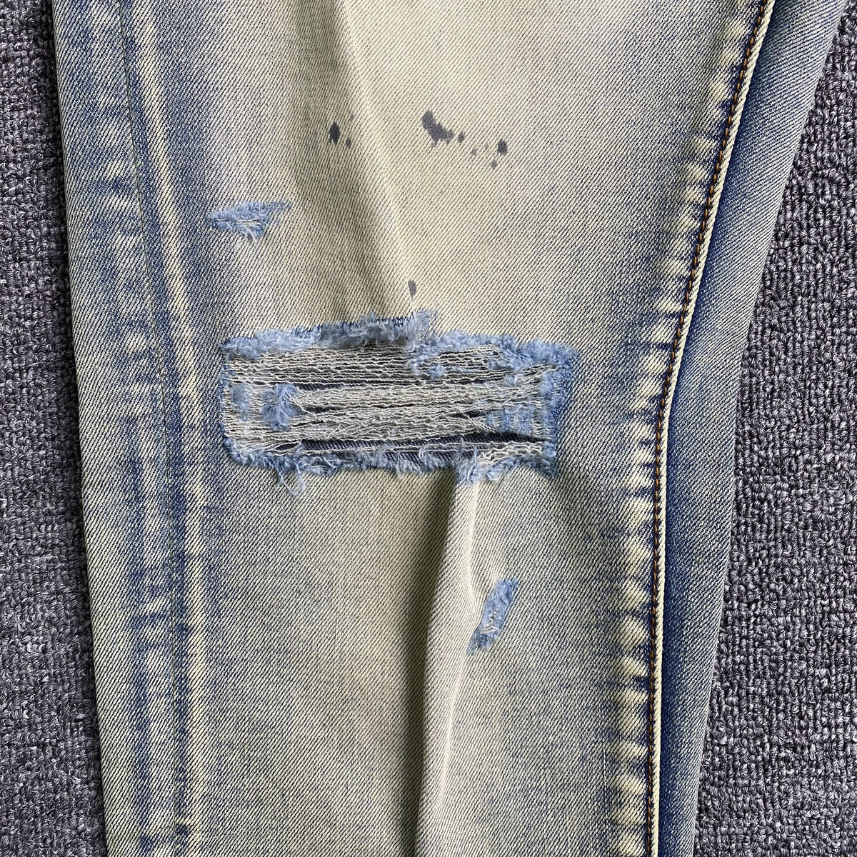 Schmale Jeans der Marke Purple Brand