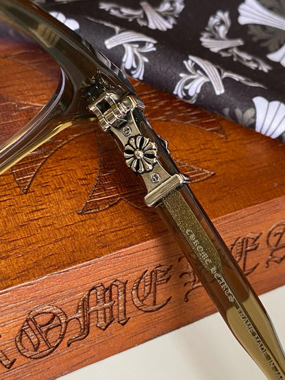 Brille mit verchromten Herzen