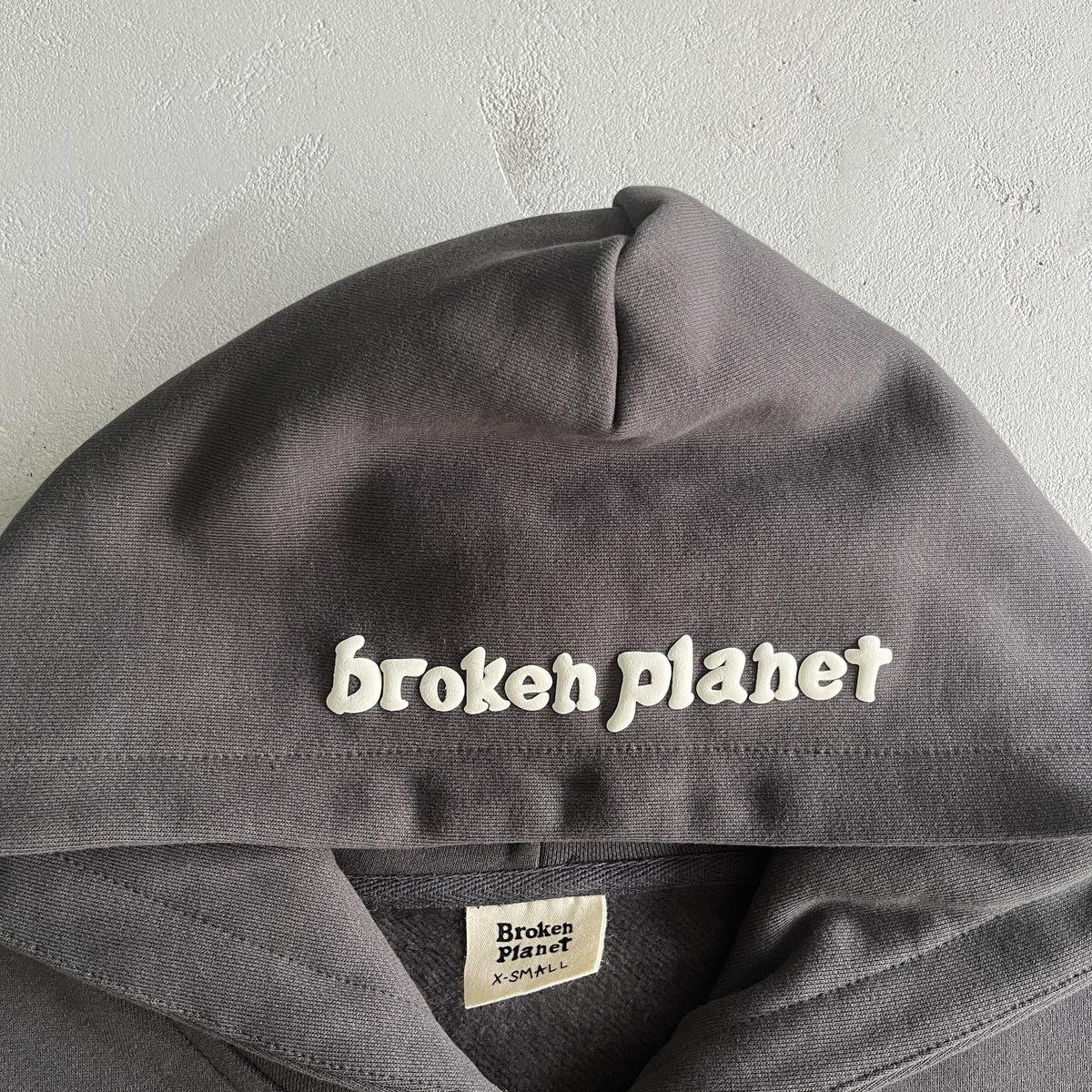 Broken Planet – Rückseite des Mondes – Kapuzenpullover 