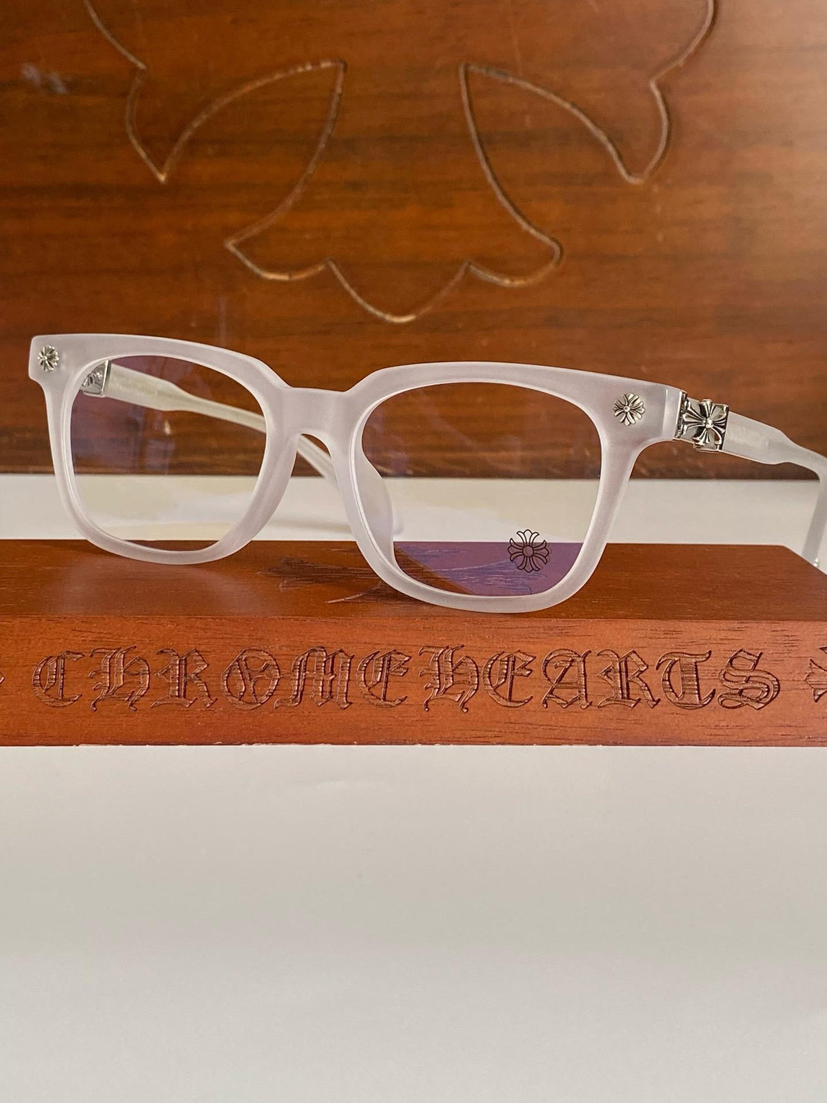 Brille mit verchromten Herzen