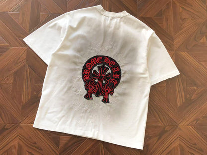 Maglietta con cuori cromati