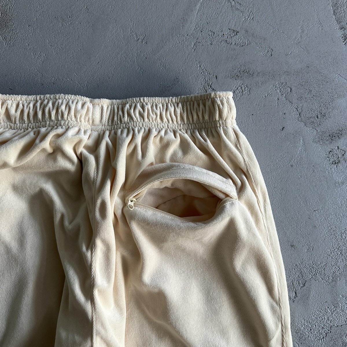 Corteiz Velvet Trackset Creme 