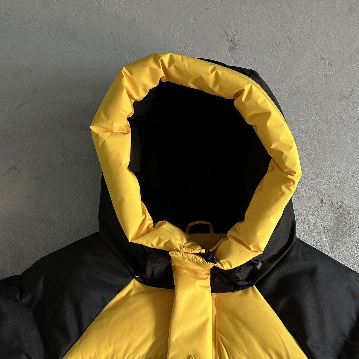 Trapstar Decoded Arch Pufferjacke Schwarz Gelb 