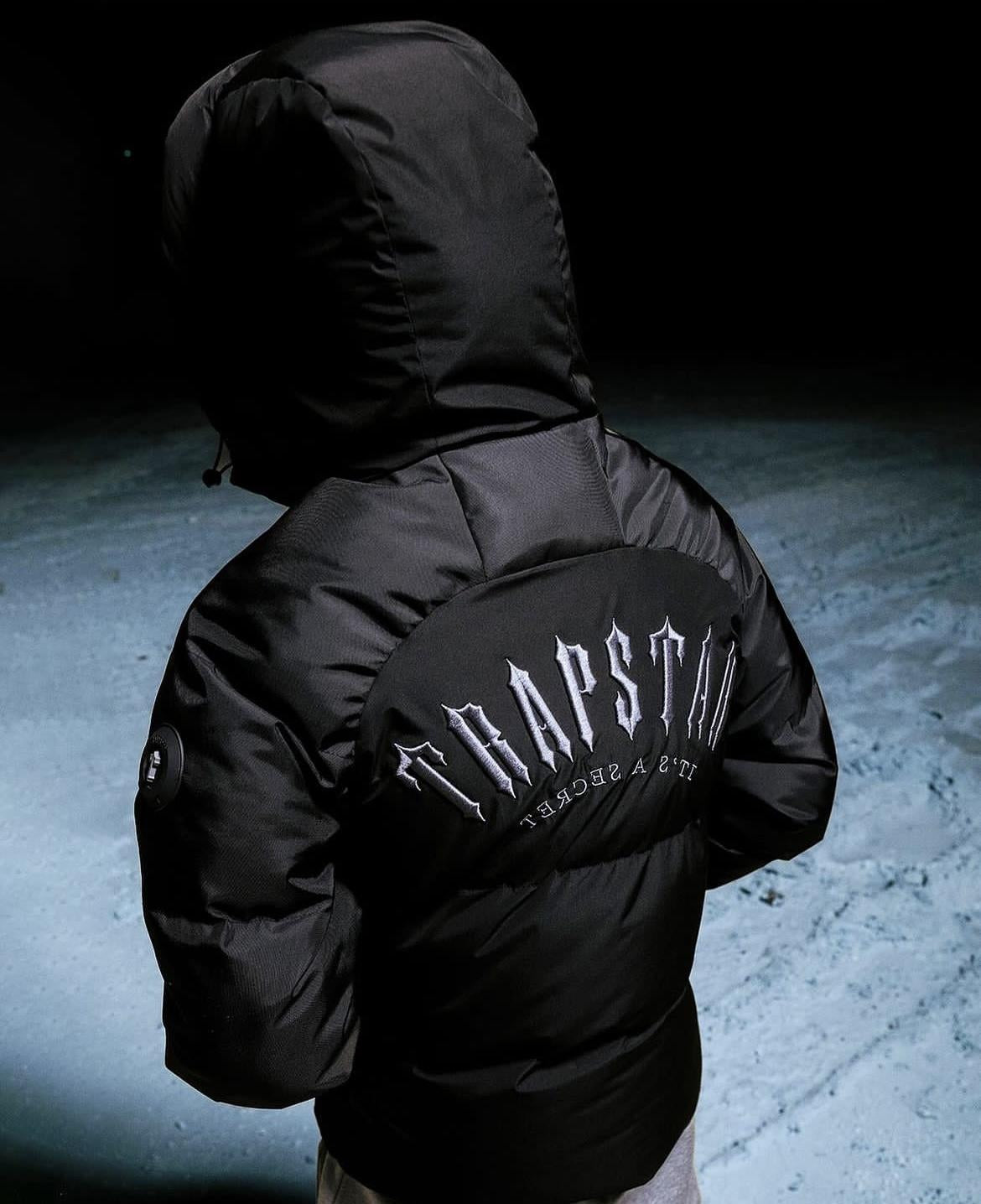 Giacca imbottita Trapstar Decoded Arch nera 