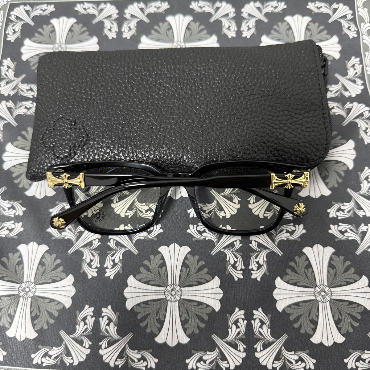 Brille mit verchromten Herzen