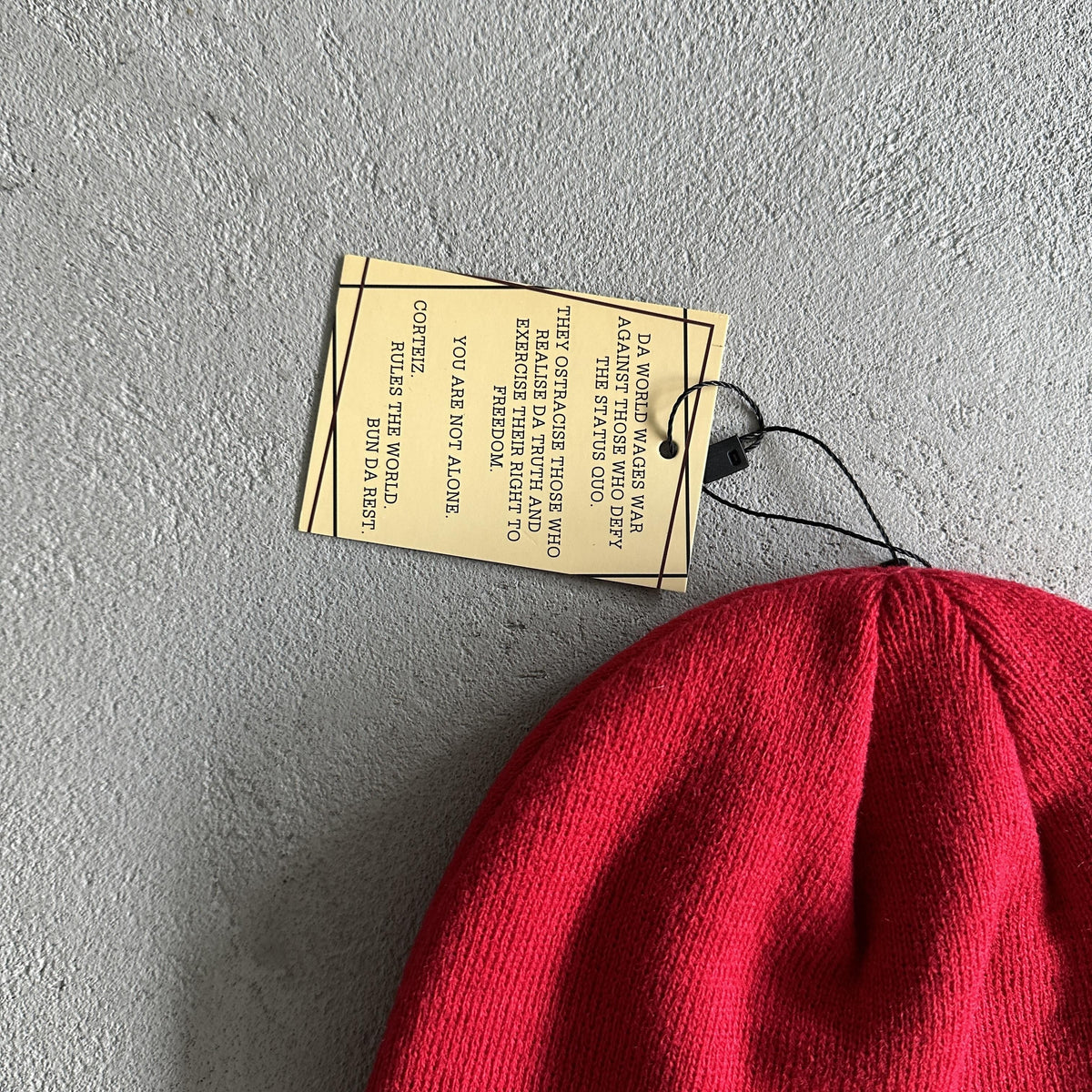 Seitlich bestickter Kalter Hut - Rot